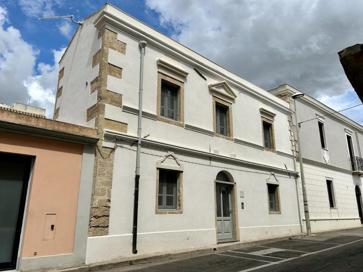Palazzo Ma.Ri.Lu. Hotel Cabras Bagian luar foto