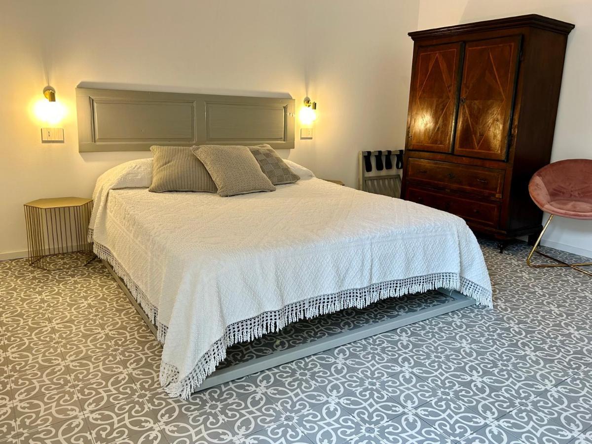 Palazzo Ma.Ri.Lu. Hotel Cabras Bagian luar foto