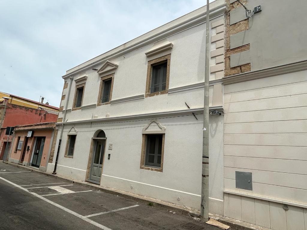 Palazzo Ma.Ri.Lu. Hotel Cabras Bagian luar foto